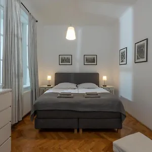  Apartment Carolinum
