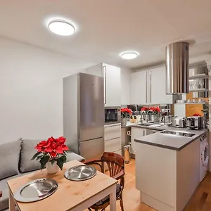  Apartment Romantic Near Charles Bridge